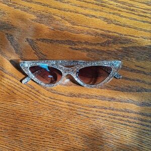 ❤️ Glittery Cat Eye Sunglasses